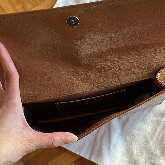 Saint Laurent Beige Patent Leather Belle De Jour Flap Clutch - Picture 4 of 5